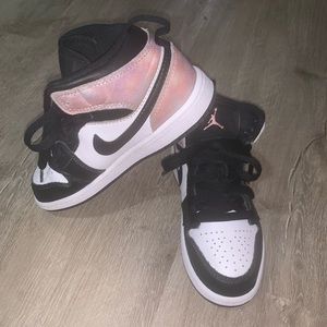 Jordan 1 Bleached coral Mids